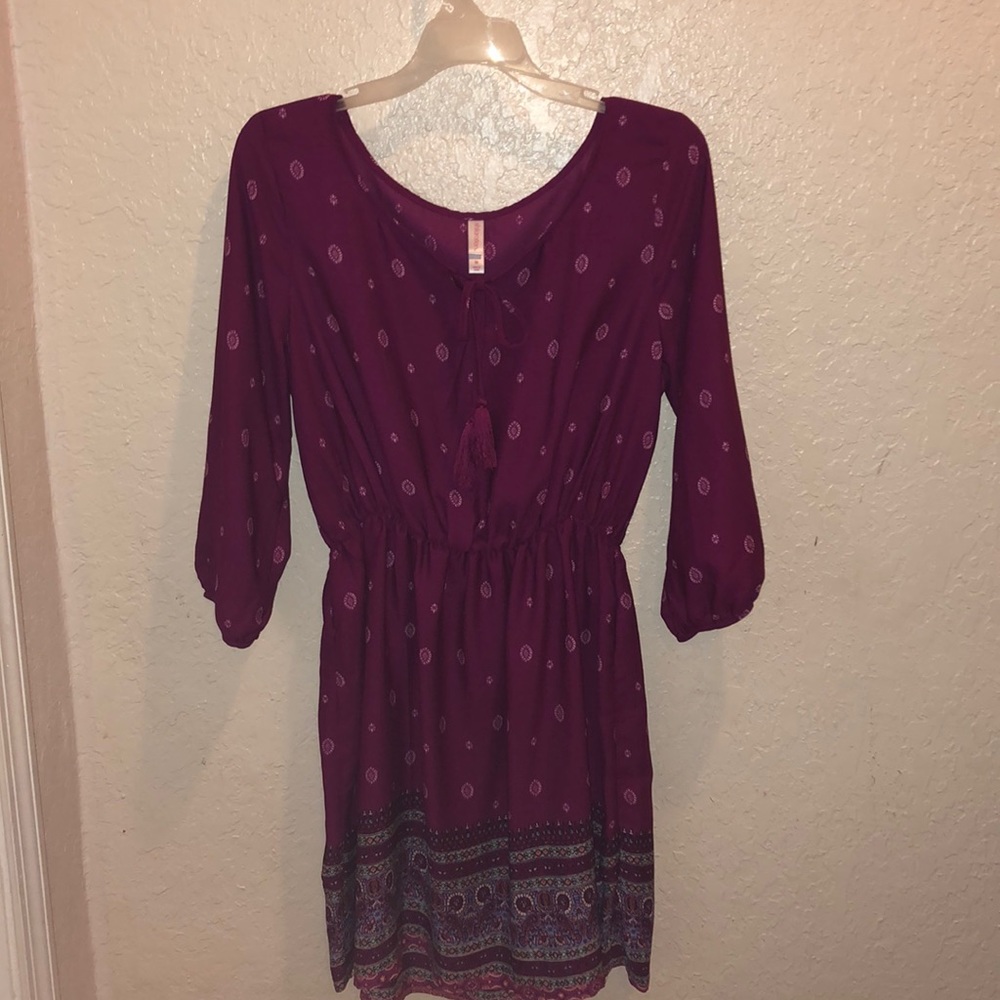 Maroon 3/4 sleeve dress.